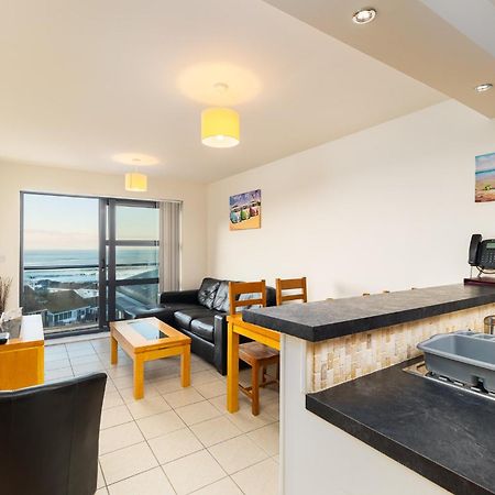 West Beach - Holiday Apartments Westward Ho!  Rum bild